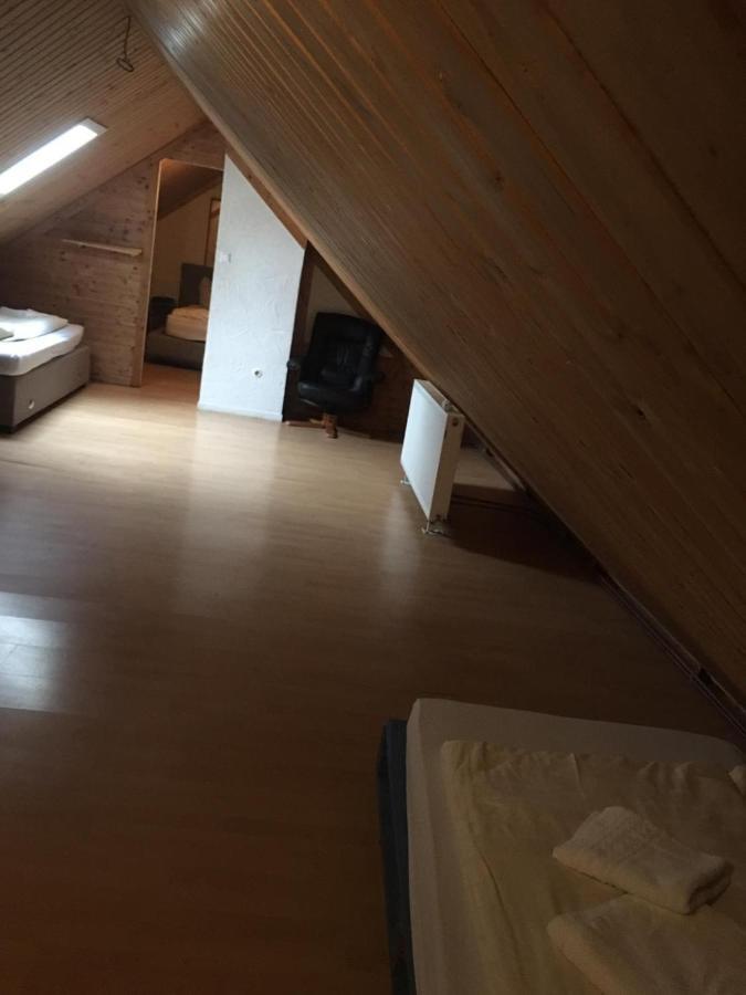 Zimmer Im Dachgeschoss Kaiserslautern Zewnętrze zdjęcie