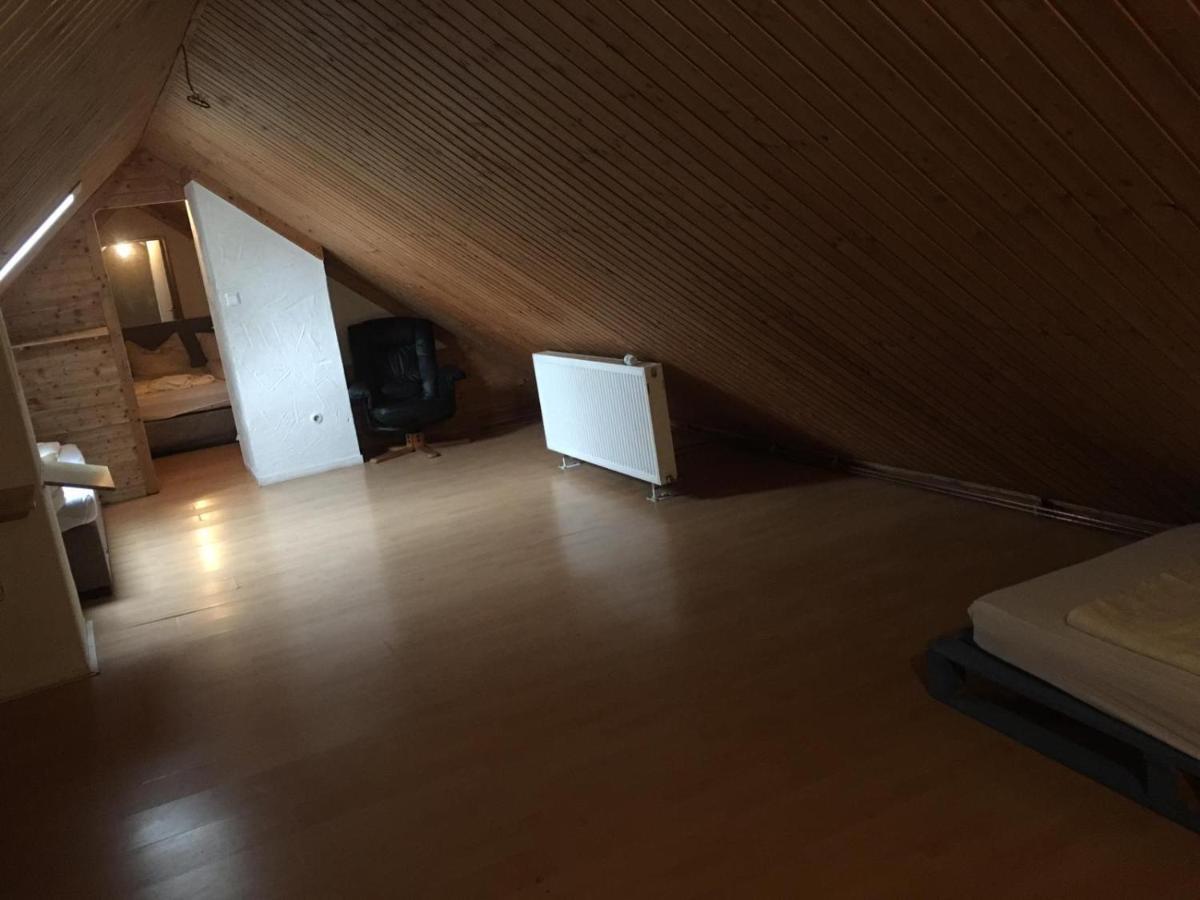Zimmer Im Dachgeschoss Kaiserslautern Zewnętrze zdjęcie